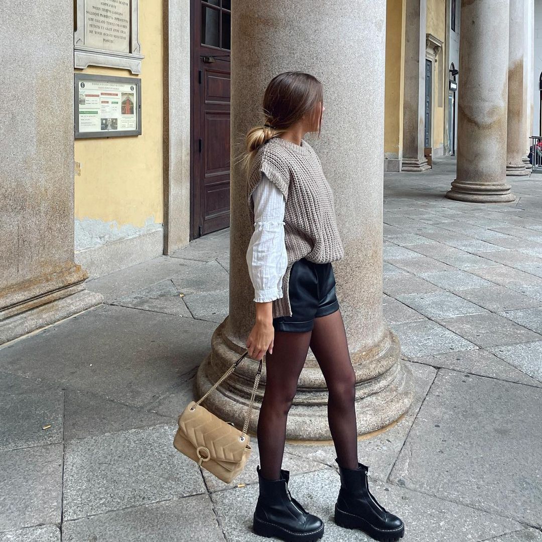 Shorts cuir femme élégants avec détails brodés