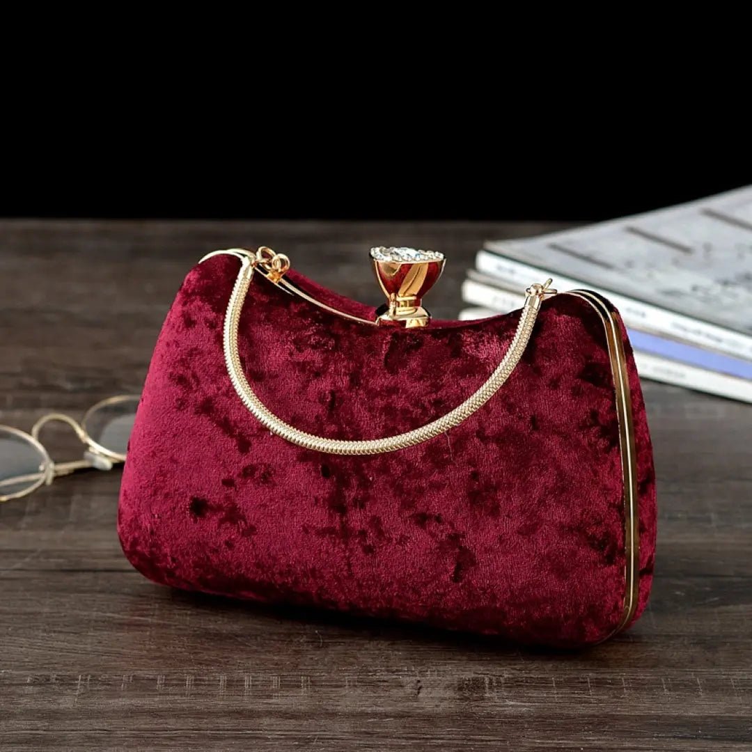 Sac Clutch Soirée Rouge Velvet avec Fermeture Ornementale