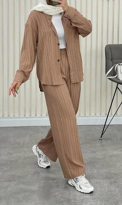 Tenue Décontractée Femme : Chemise Décontractée et Pantalon Jogging