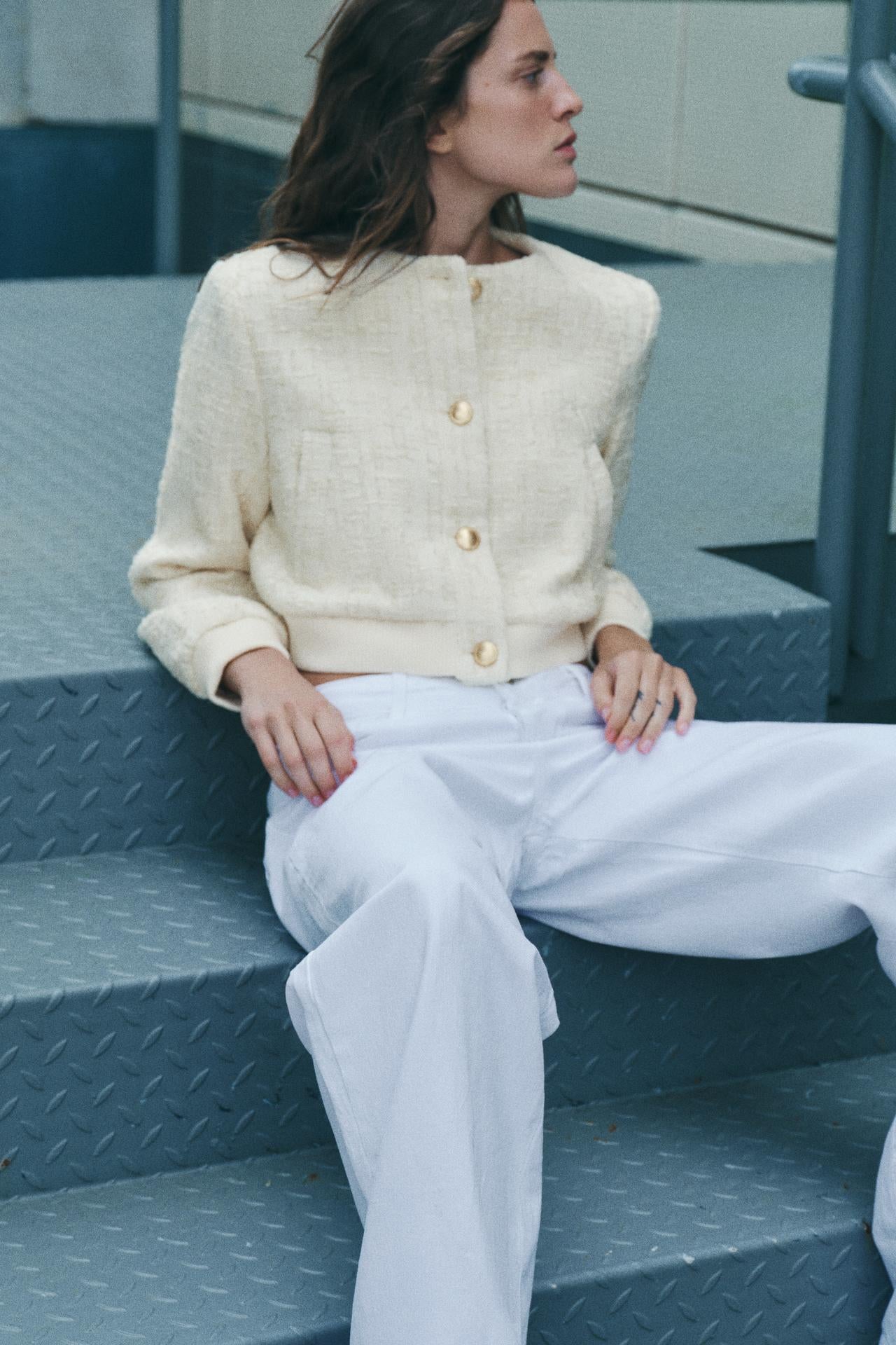 Veste Courte Boutonnée à Fermeture Éclair Dorée