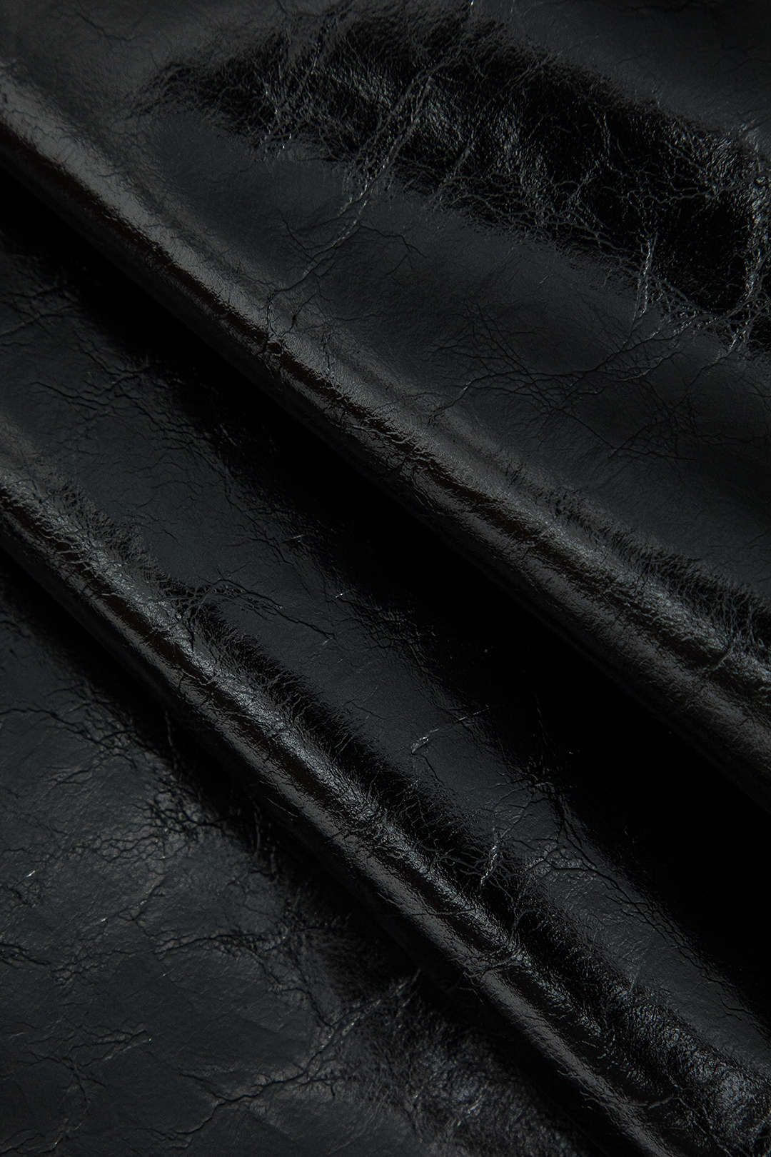 Robe Mini en Cuir Noir Élégante avec Boutons Dorés