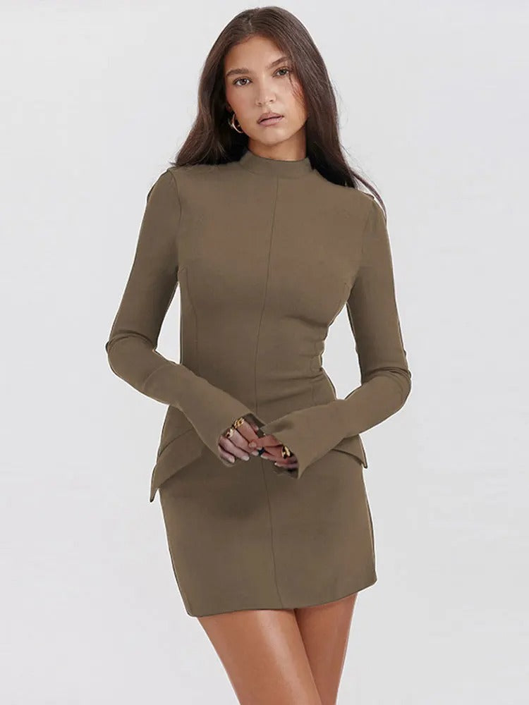 Robe Féminine Chic - Taille Cintrée, Manches Longues et Col Montant Élégant