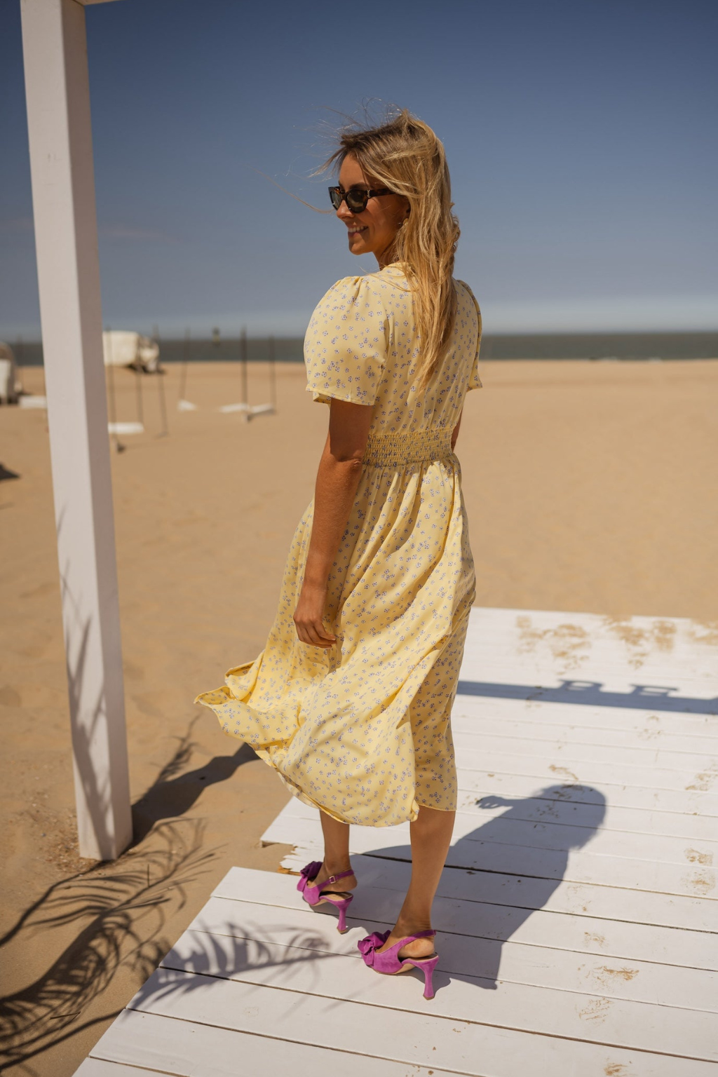 Robe midi Femme Imprimé Floral Col en V Coupe Cintrée