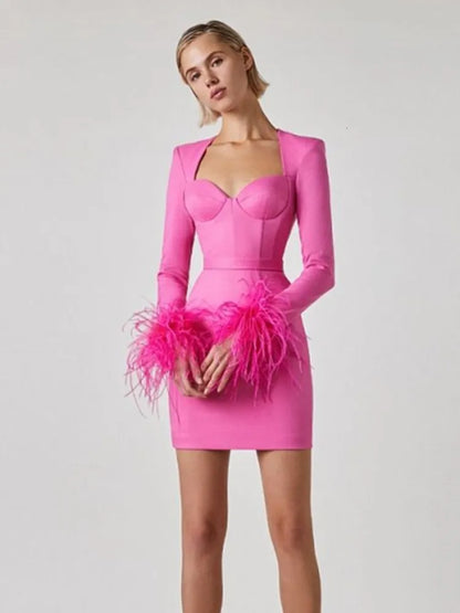 Robe Courte Élégante à Plumes