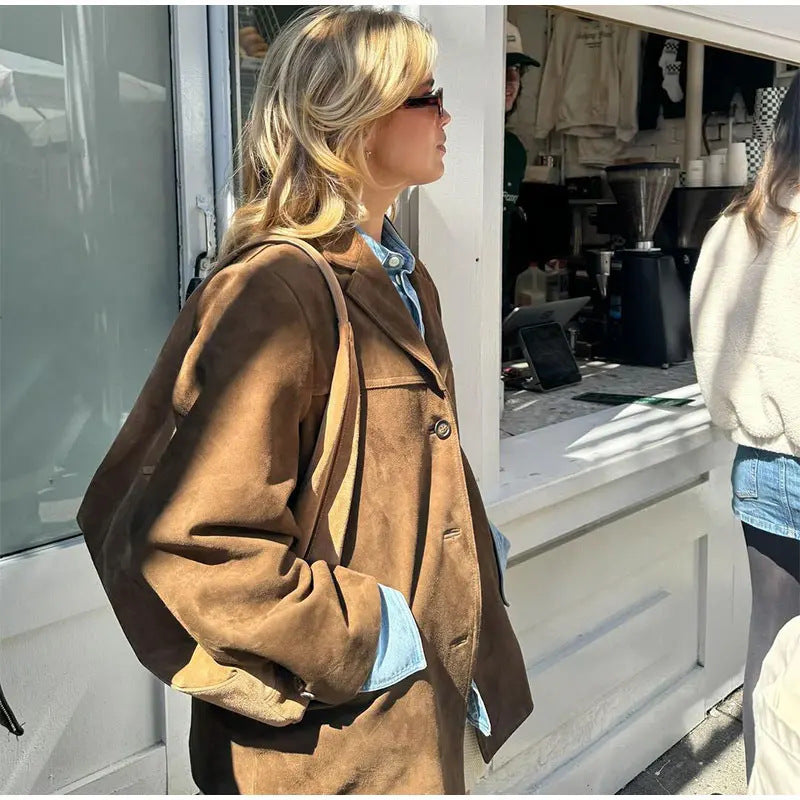 Blazer Cuir Féminin Élégant avec Revers Brodés