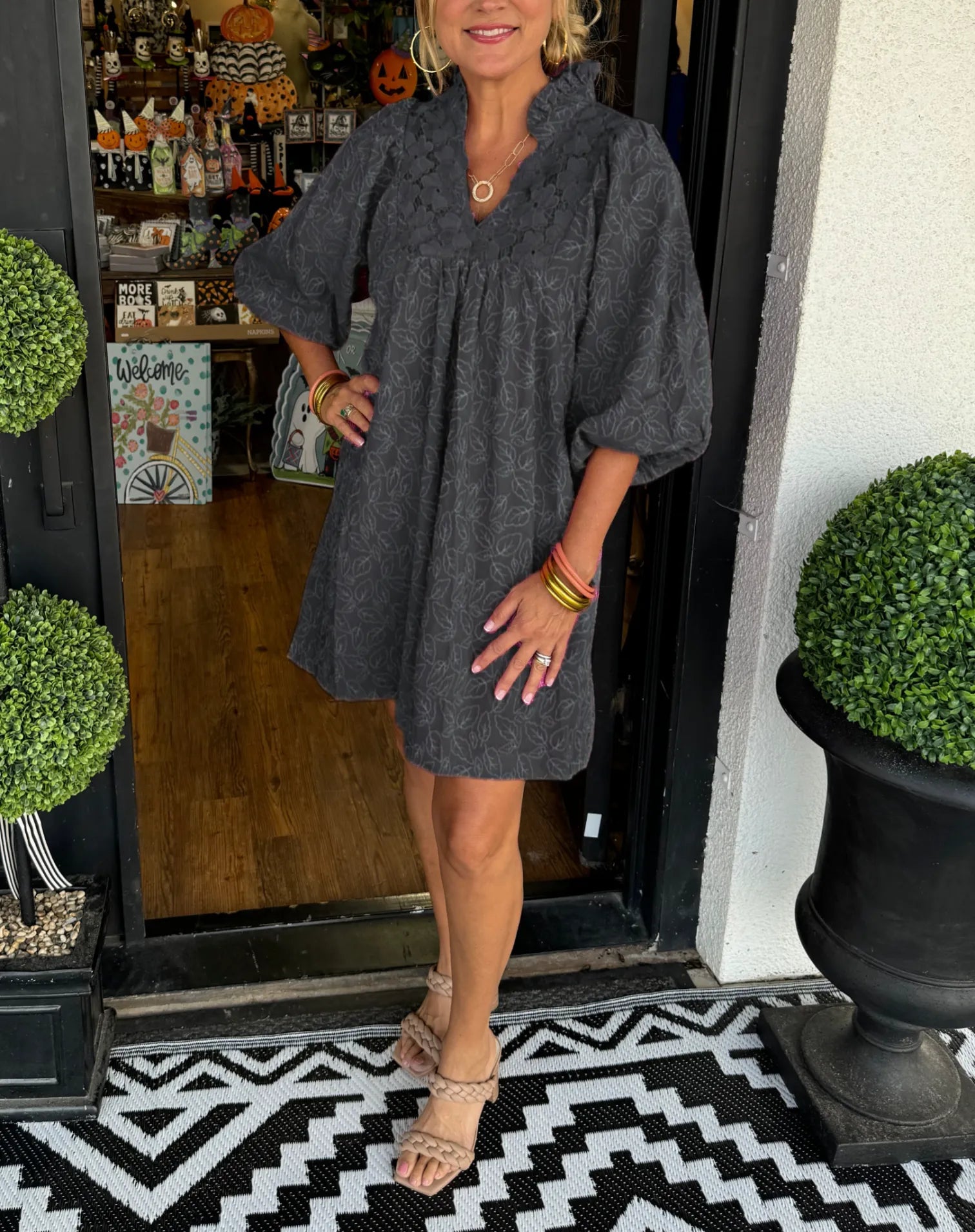 Robe Courte Femme Jacquard Col V Manches Bouffantes - PanierRoyale