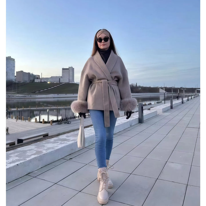 Manteau Élégant à Ceinture et Manches Fourrées - vue 7