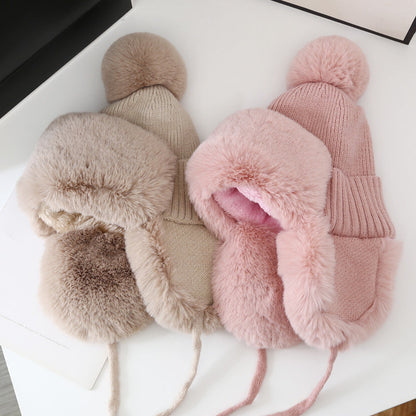 Bonnet Femme Hiver Chaud avec Oreilles Protégées et Pompon Coloré - PanierRoyale