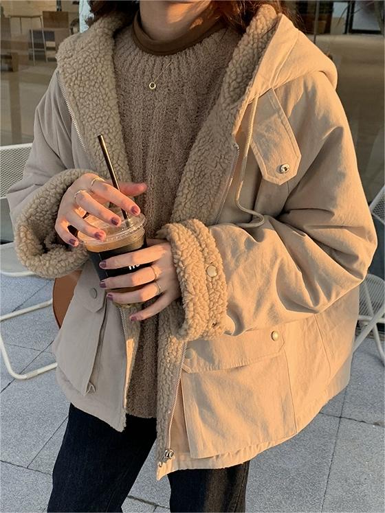 Doudoune Femme Hivernale avec Capuche et Manches Longues