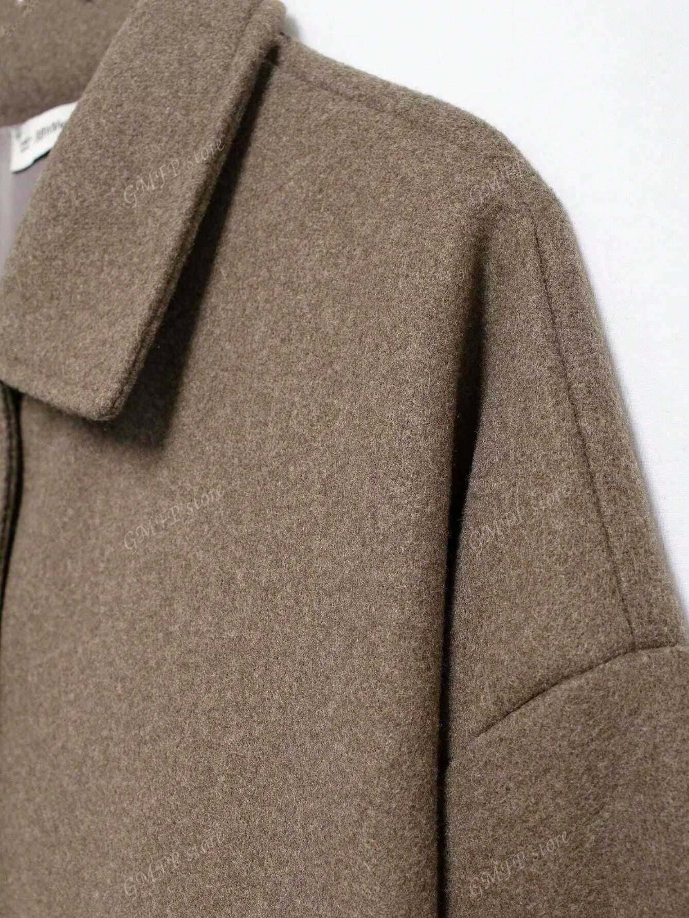 Veste en laine courte avec boutons, style parisien et automnal