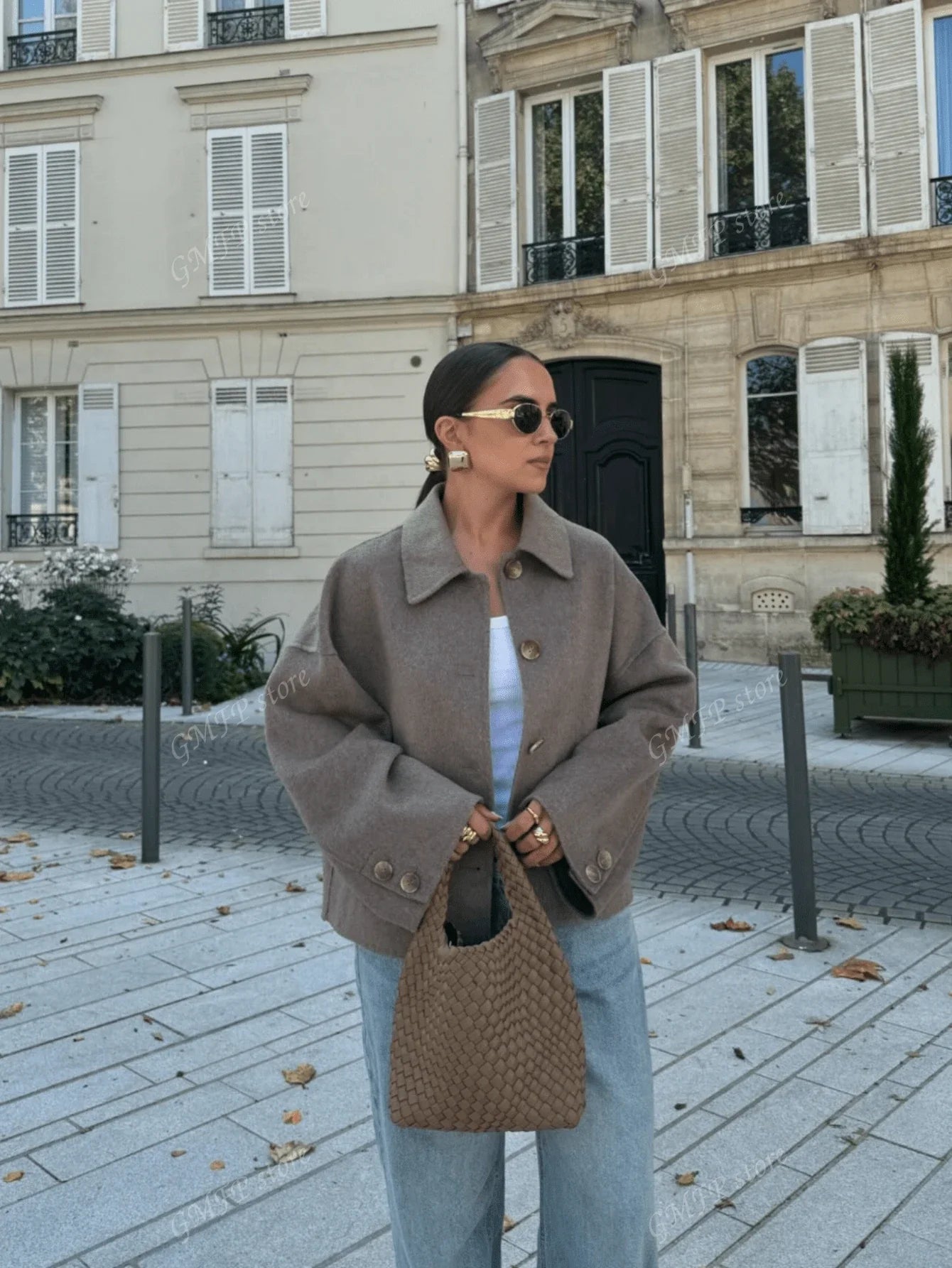 Veste en laine courte avec boutons, style parisien et automnal - BerlinGlamour