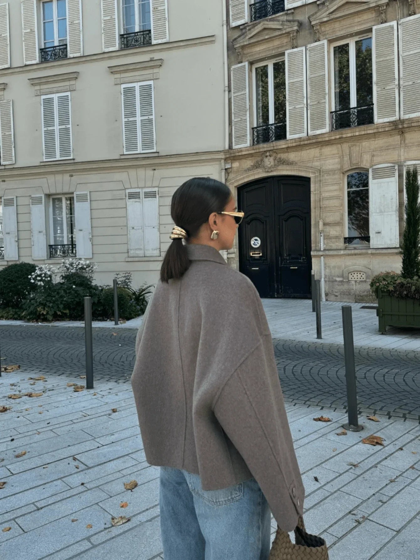 Veste en laine courte avec boutons, style parisien et automnal