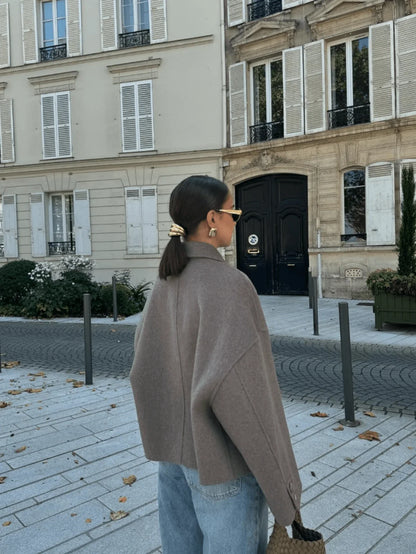 Veste en laine courte avec boutons, style parisien et automnal