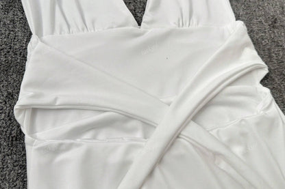 Robe Courte Évasée avec Col Haut et Décolleté Profond