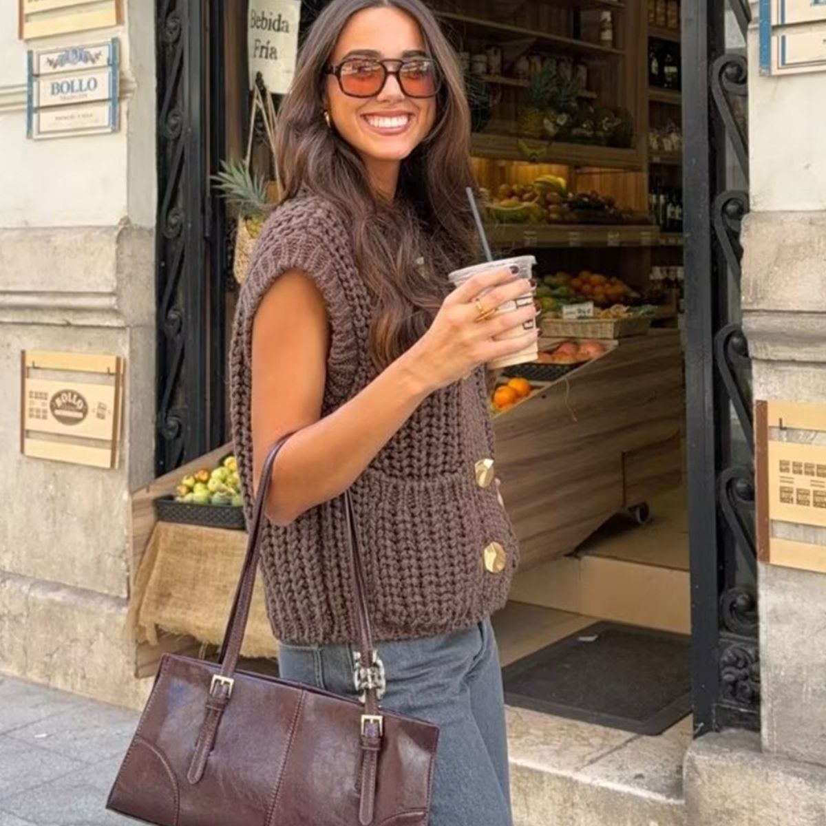 Gilet Tricoté Sans Manches avec Boutons Dorés