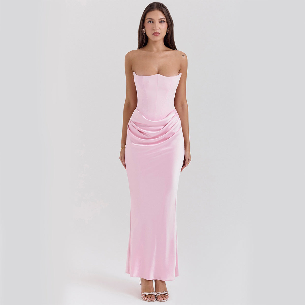 Robe de Soirée Féminine Noire Longue Dos Nu
