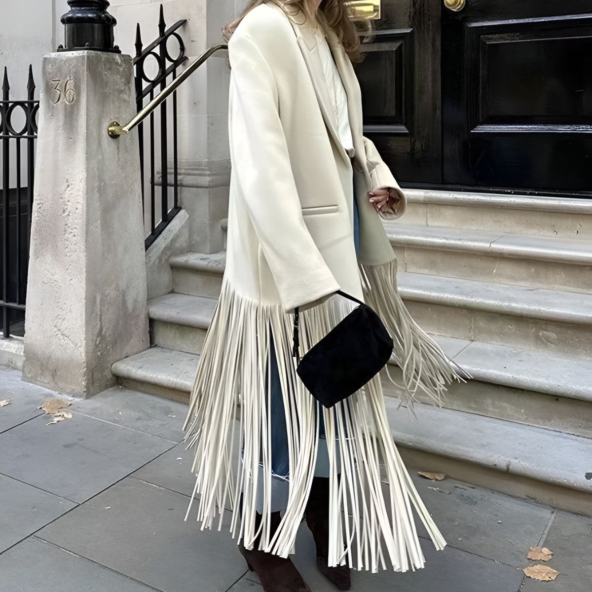 Manteau Élégant Blanc Crème avec Franges Raffinées