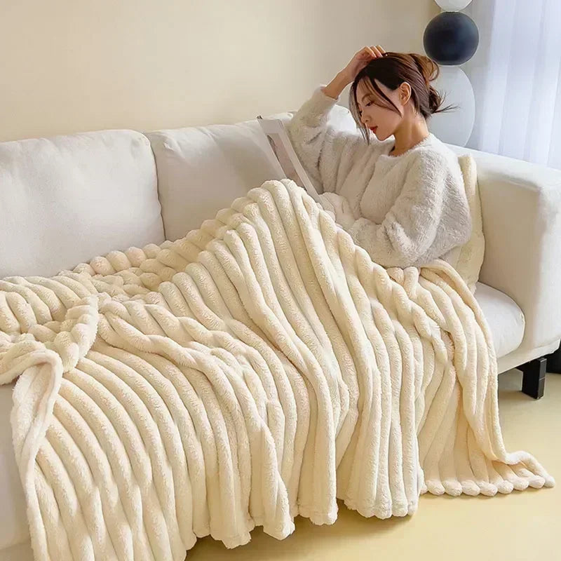 Plaid Doux et Confortable en Peluche Beige pour Maison - PanierRoyale