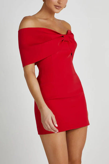 Robe Courte Épaules Dévoilées avec Volant Féminin