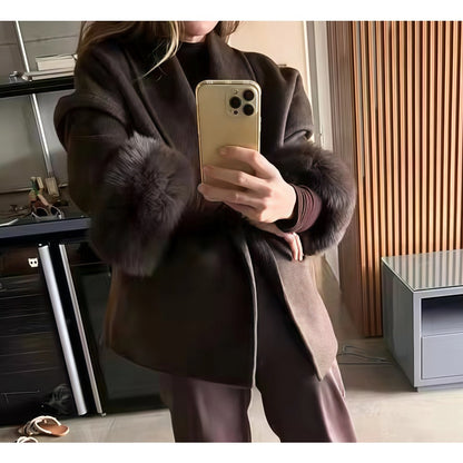 Manteau Femme Élégant à Ceinture et Manches Fourrées