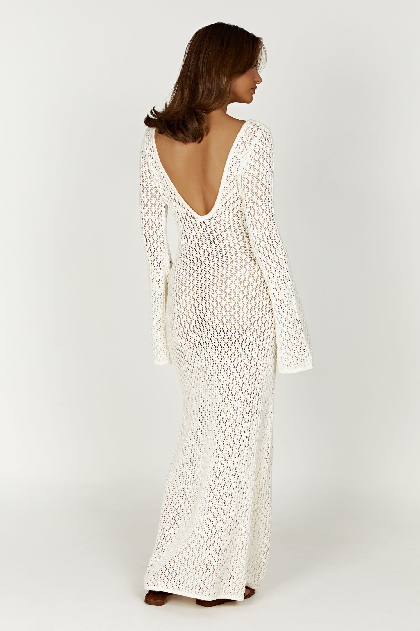 Robe Très Féminine à Manches Longues et Décolleté Profond