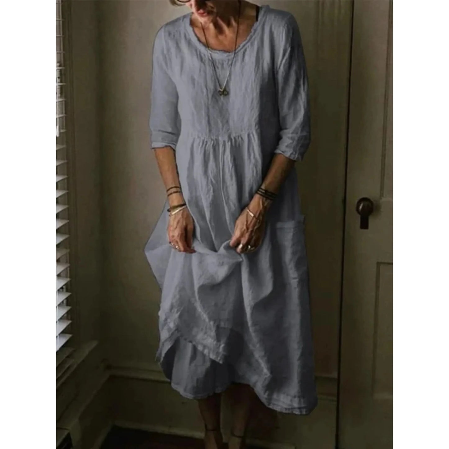 Robe Féminine Col Fermé Manches Courtes