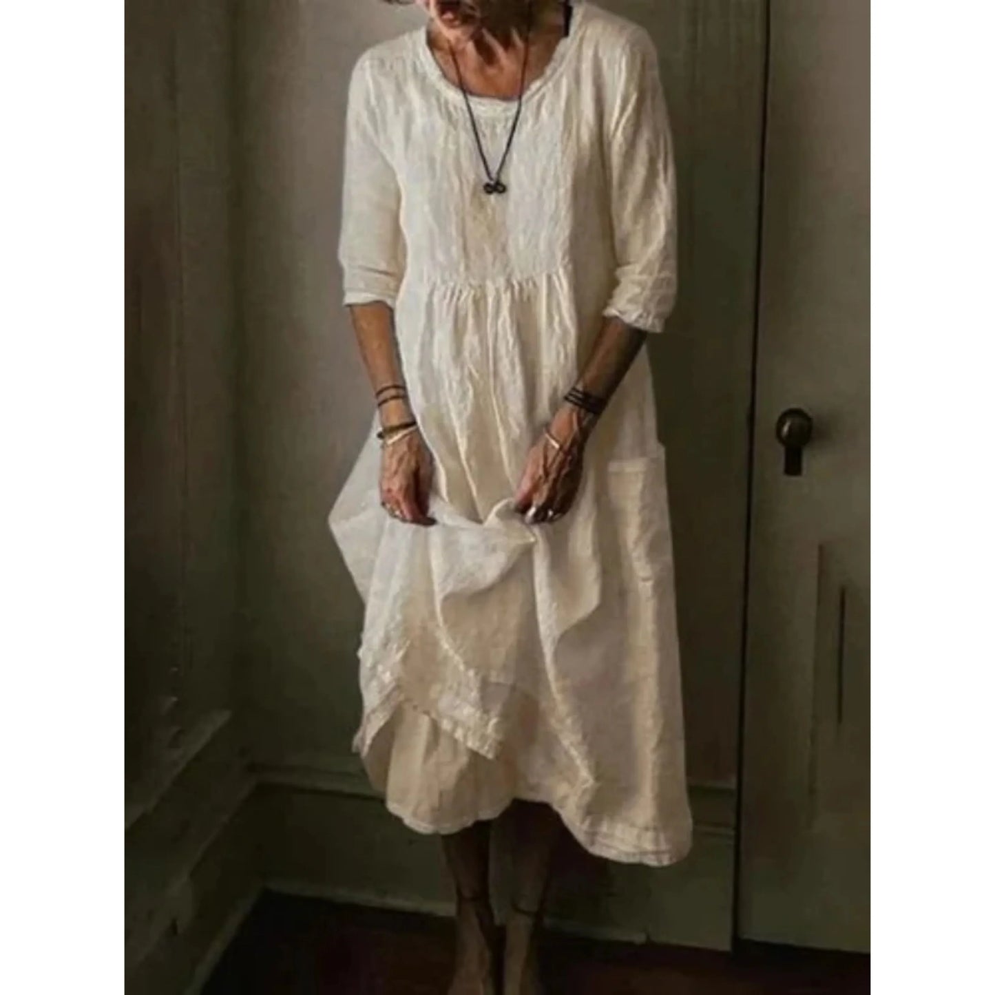Robe Féminine Col Fermé Manches Courtes
