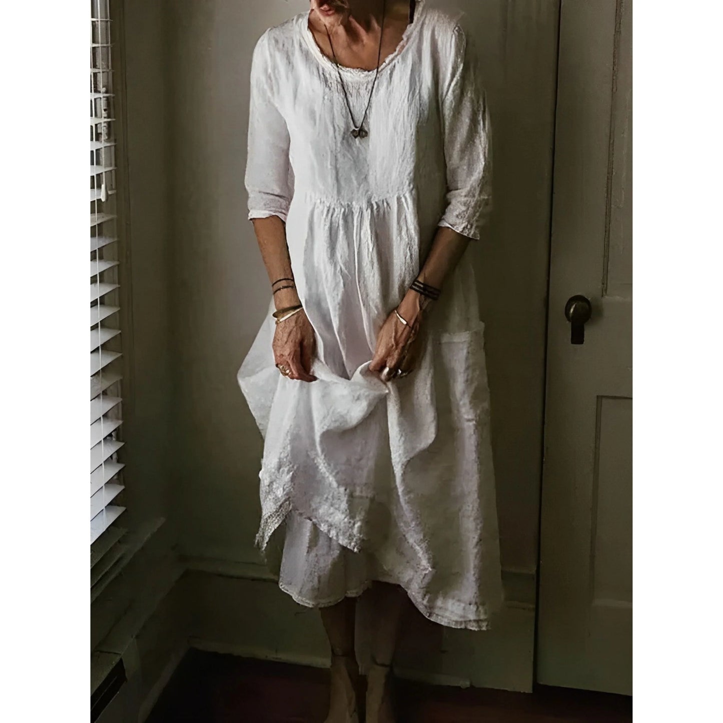 Robe Féminine Col Fermé Manches Courtes