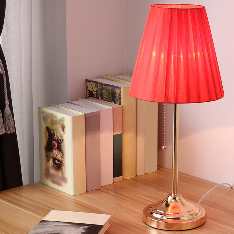 Lampe de Table Élégante avec Abat-Jour en Dentelle et Base en Métal