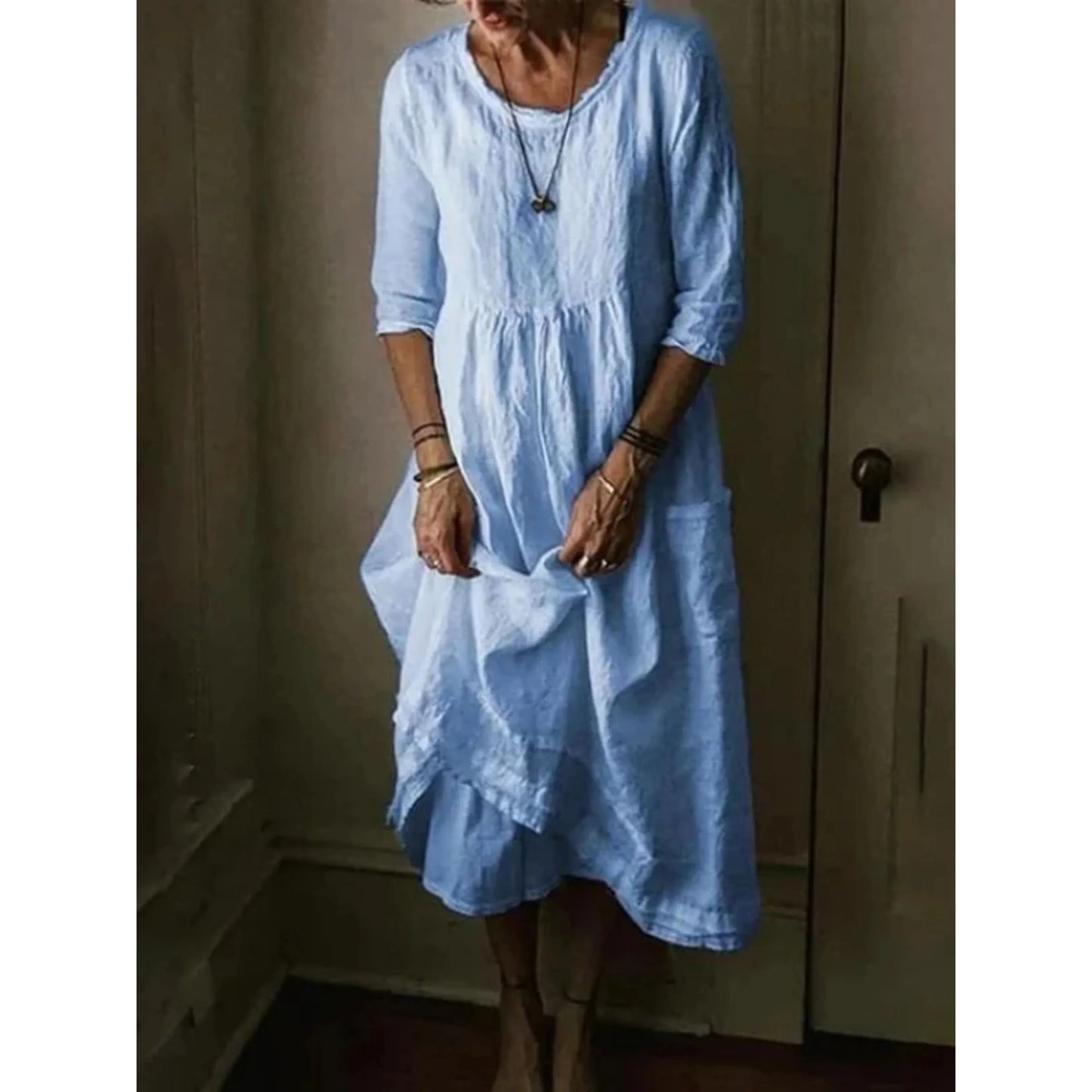 Robe Féminine Col Fermé Manches Courtes
