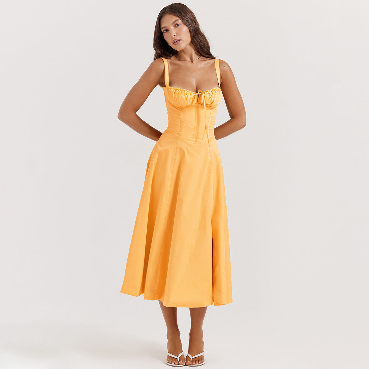 Robe Courte en Cuir Simili Féminine et Élégante