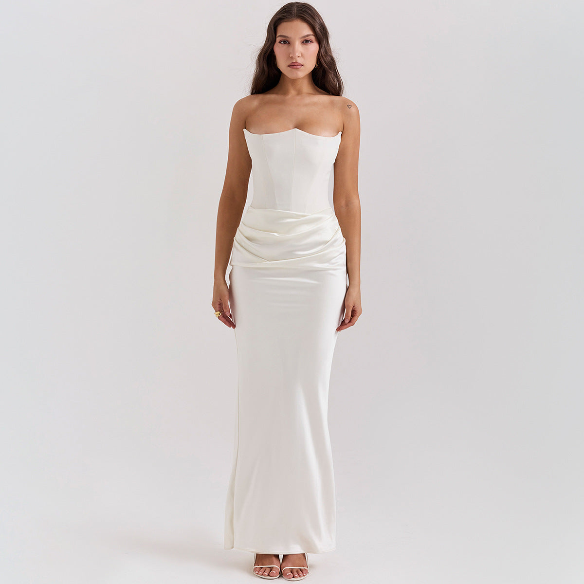 Robe de Soirée Féminine Noire Longue Dos Nu