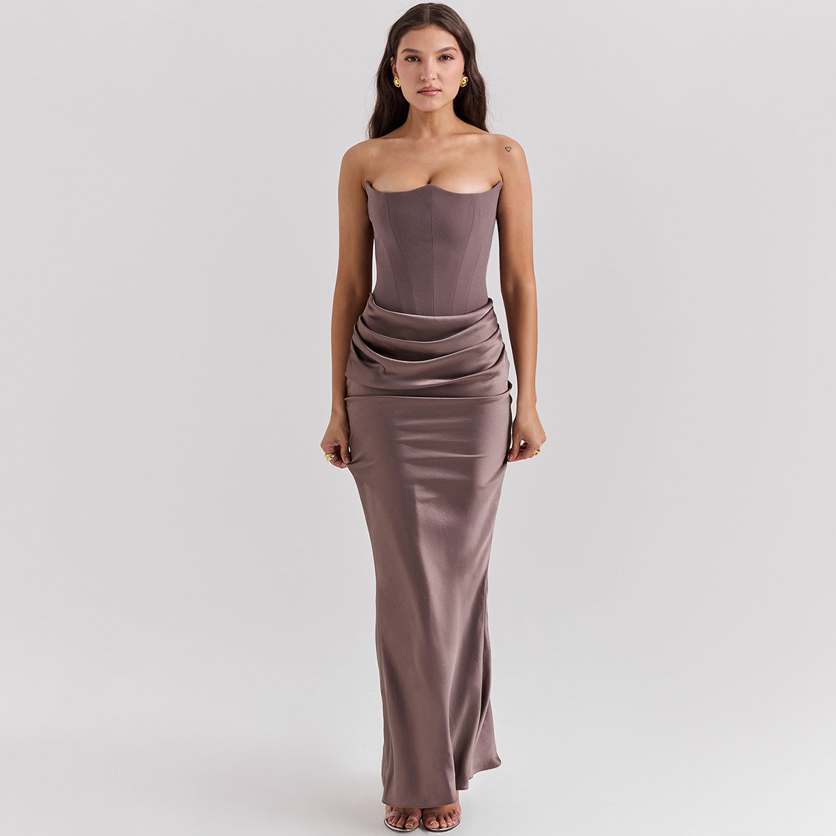 Robe de Soirée Féminine Noire Longue Dos Nu