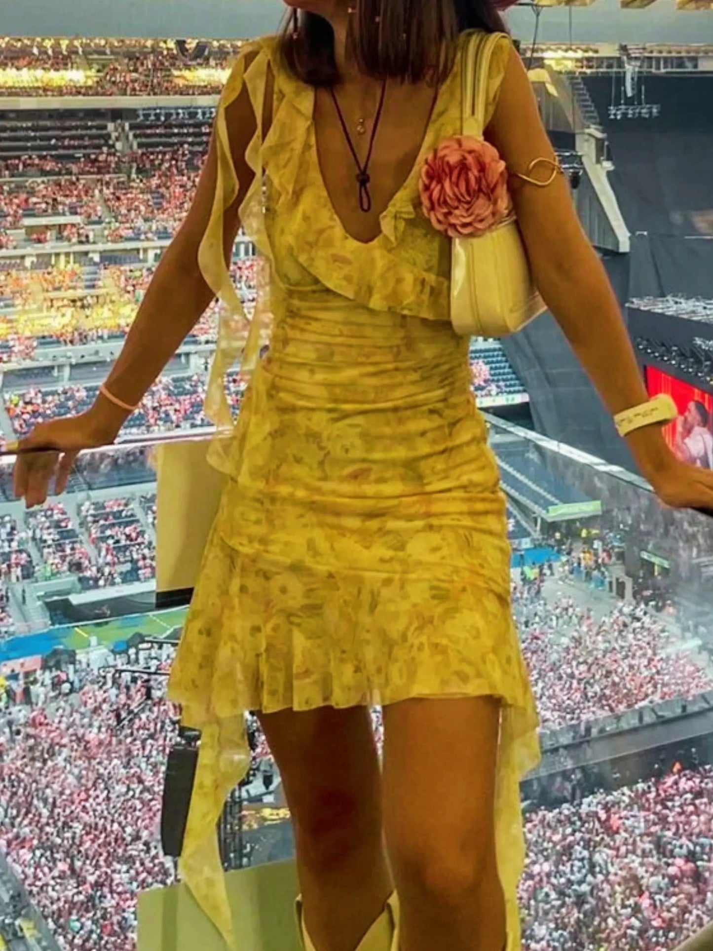 Robe Courte Fleurs avec Volants Féminins - BerlinGlamour