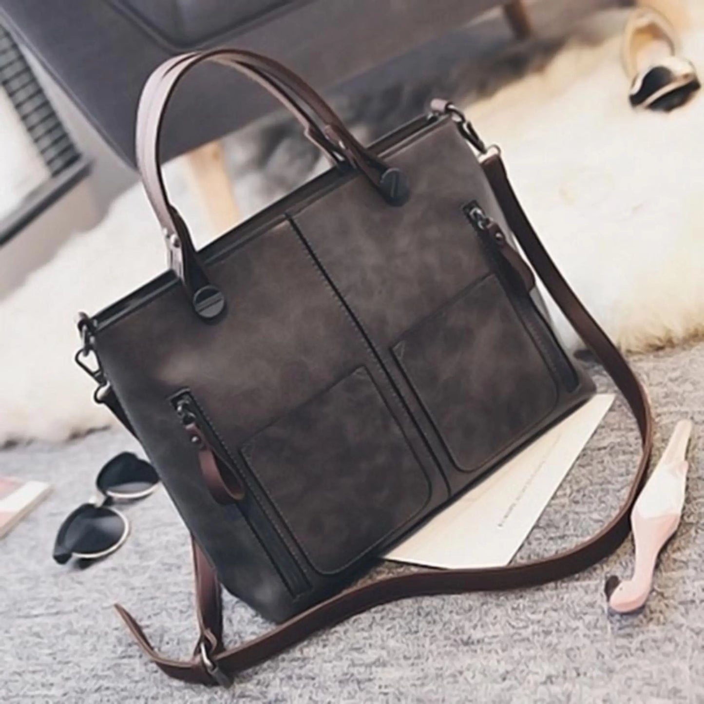 Sac à main cuir marron avec bretelle réglable et fermeture éclair