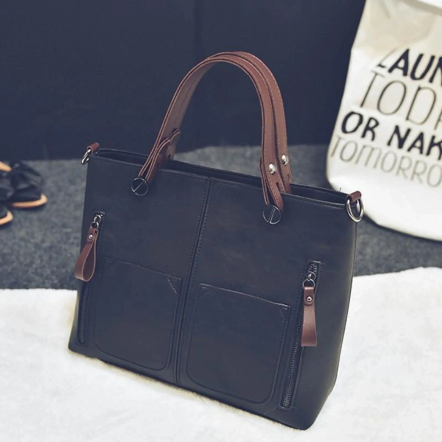 Sac à main cuir marron avec bretelle réglable et fermeture éclair