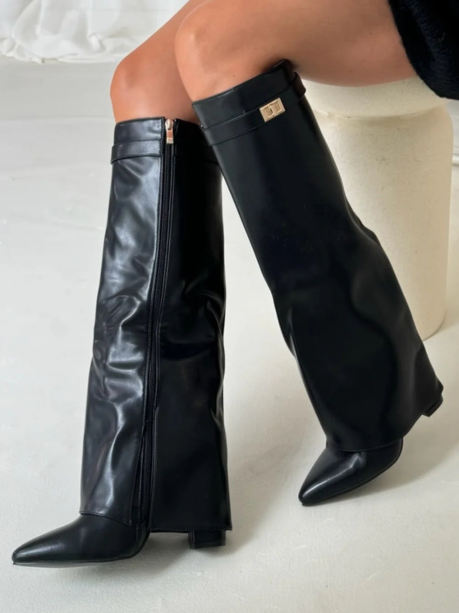 Bottines Femme en Suede Noir avec Détails Dorés