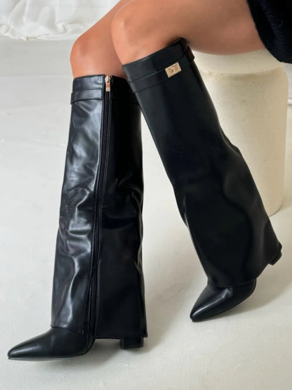 Bottines Femme en Suede Noir avec Détails Dorés