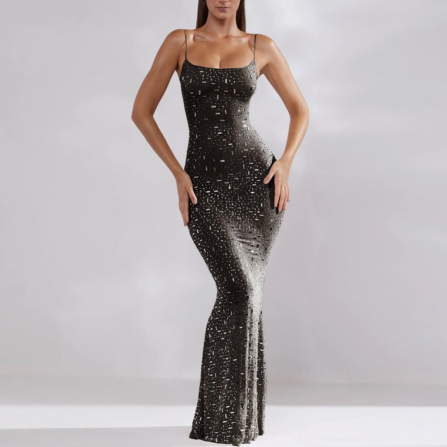 Robe de soirée rose pâle pailletée femme élégante