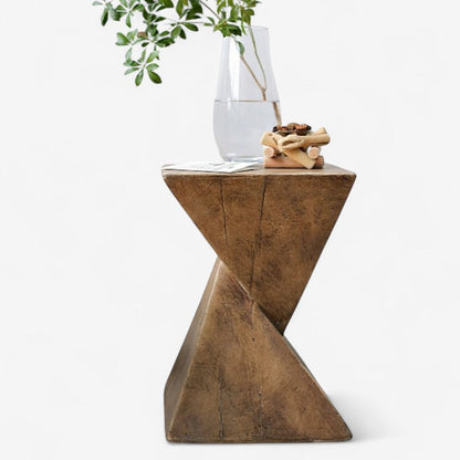 Table Basse Design avec Tabouret en Bois et Déco Moderne