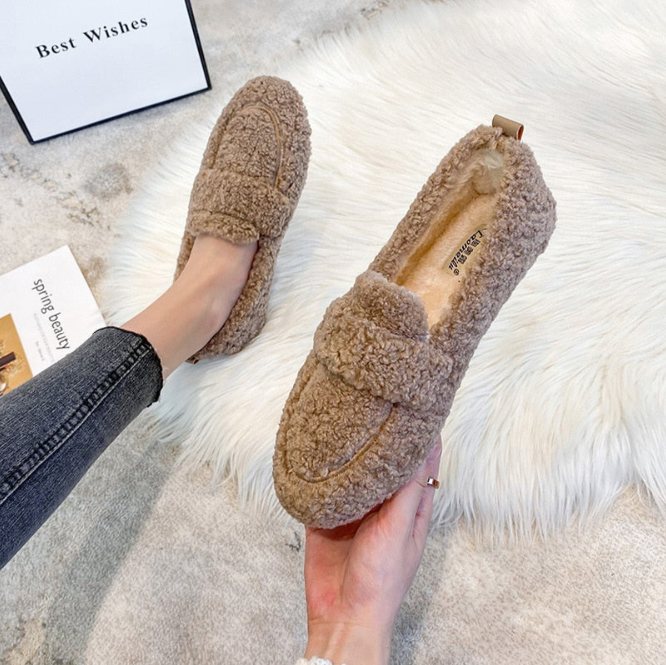 Pantoufles Femmes Confortables et Chaudes en Peluche