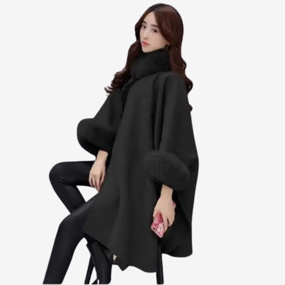 Veste capeline féminine à manches élargies avec col en faux fur