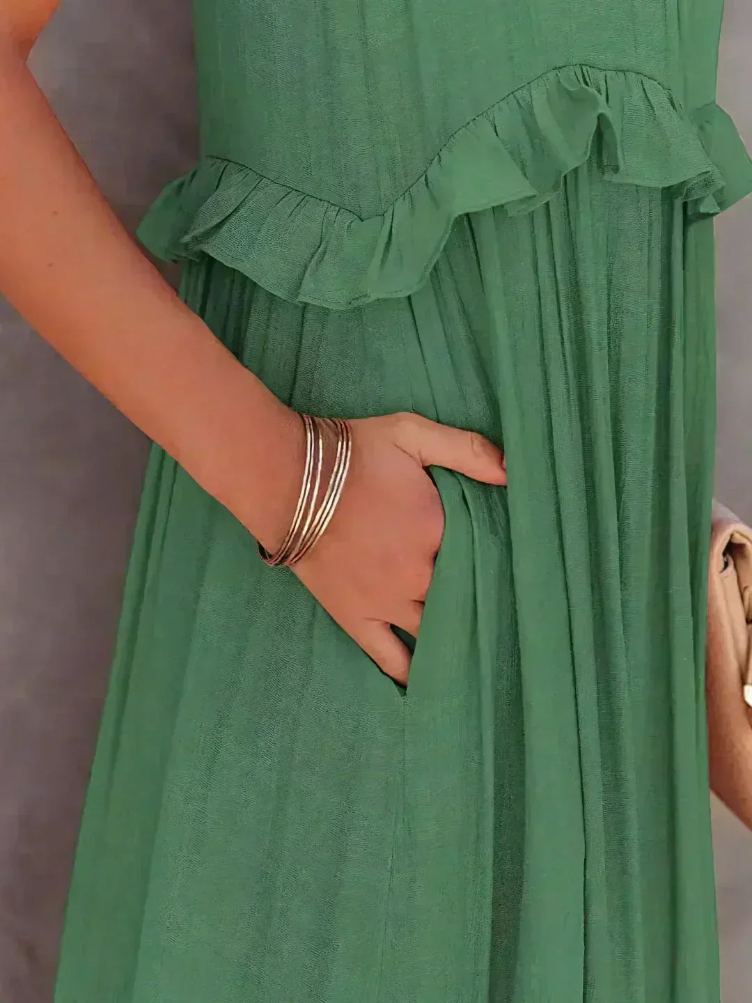 Robe Bohème Été avec Volants et Décolleté Profond