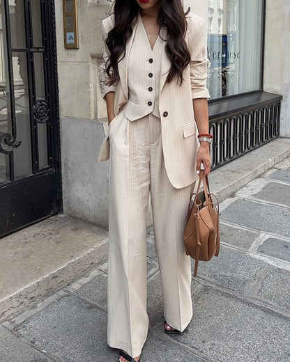 Costume Femme Tailleur Chic avec Gilet et Veste Élégante