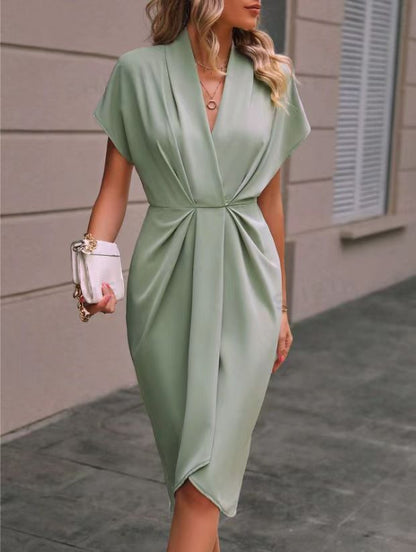 Robe Féminine Manches Longues Décolleté Profond