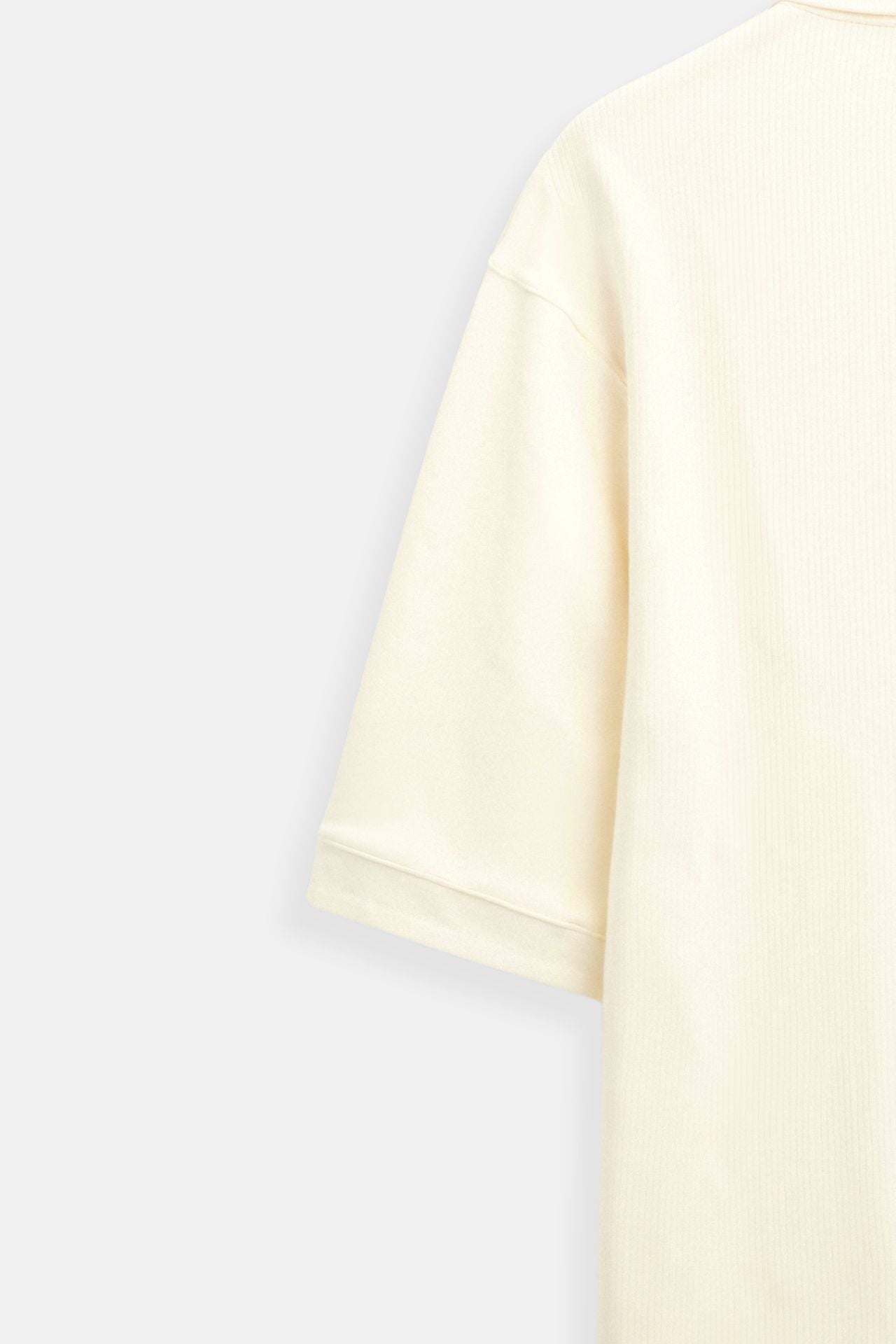 Chemise Polo Beige Élégante et Classique