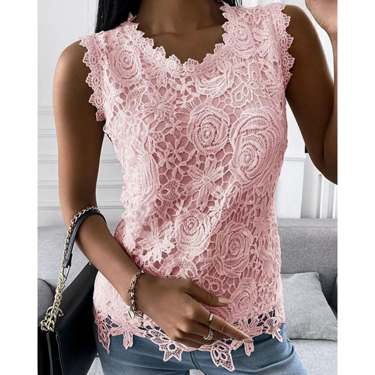 Blouse Féminine Élégante | Dentelle Raffinée et Décolleté Profond