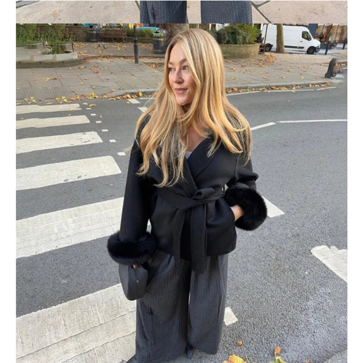 Manteau Élégant à Ceinture et Manches Fourrées - vue 9