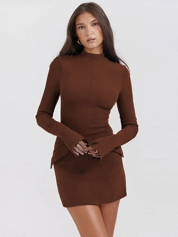 Robe Féminine Chic - Taille Cintrée, Manches Longues et Col Montant Élégant