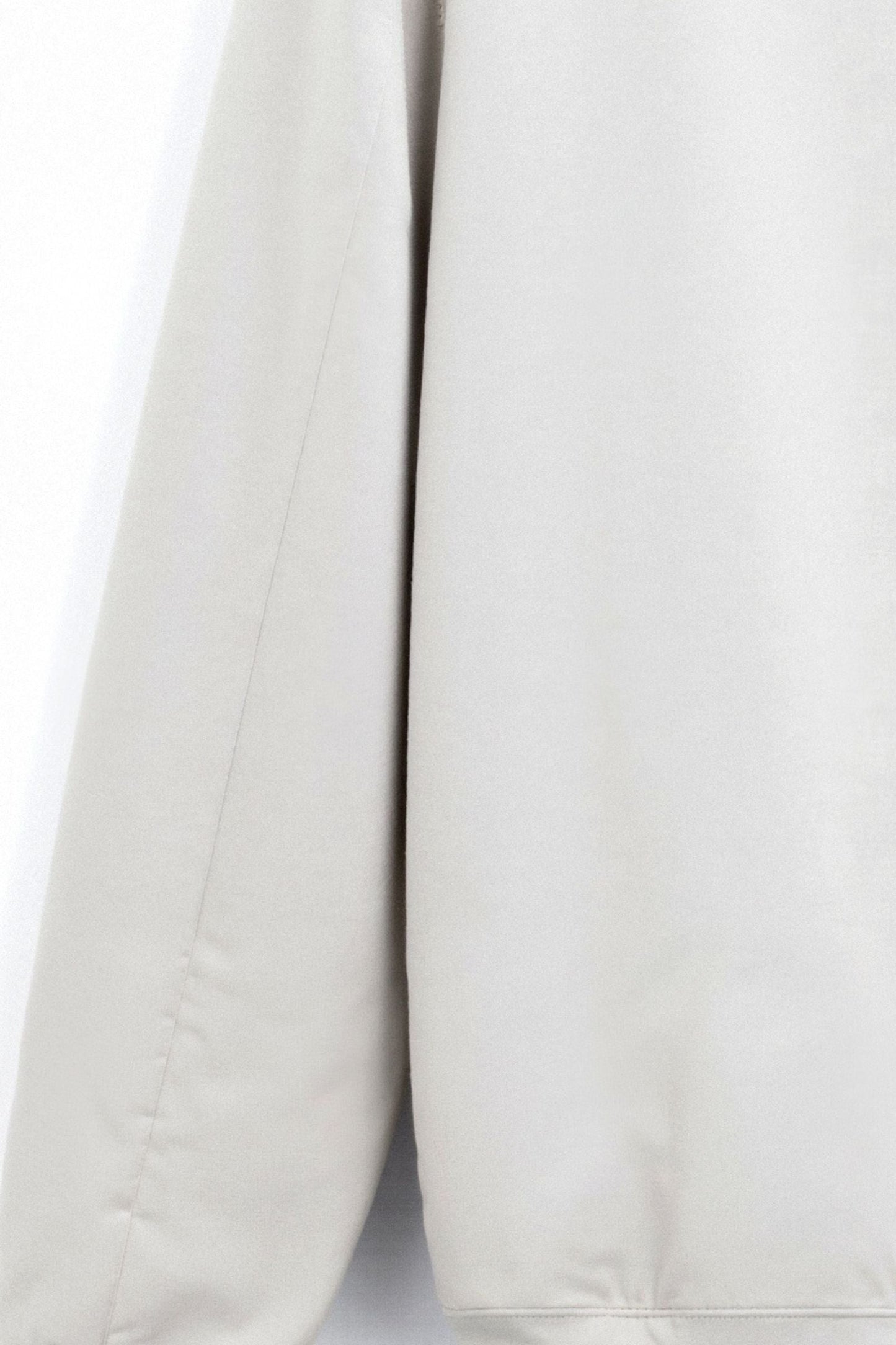 Blouson Aviateur Minimaliste Élégant et Polyvalent